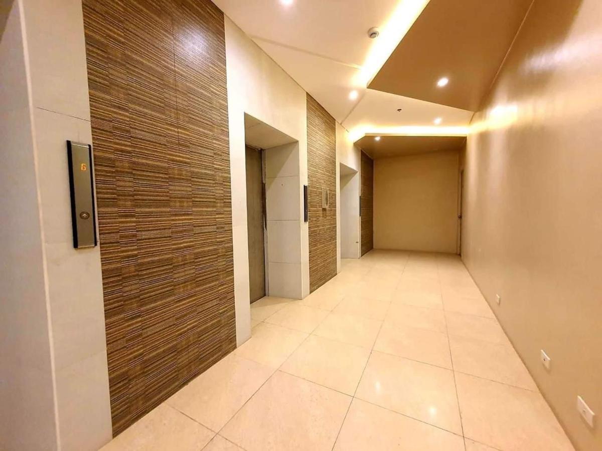 Sunvida Tower Residences Infront Of Sm City Cebu Stadt Exterior foto