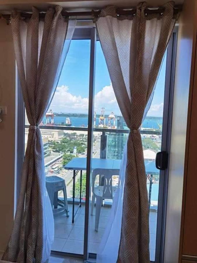 Sunvida Tower Residences Infront Of Sm City Cebu Stadt Exterior foto